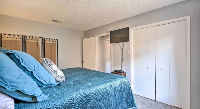 Апартаменты Lubbock Townhome w/ Grill Near TTU & Downtown!