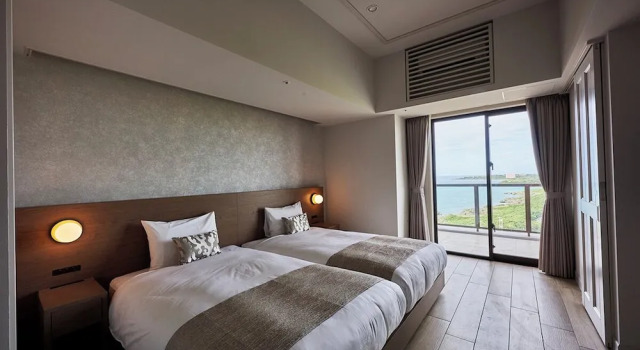 Люкс Deluxe с 2 комнатами с видом на океан Hotel Shigira Mirage Beach Front