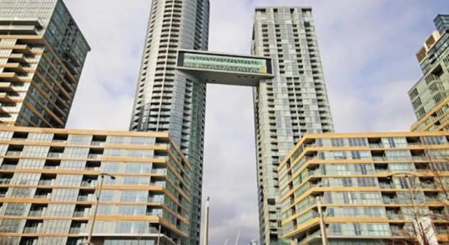 N2N Suites - Downtown Lake & City View offered by Short Term Stays