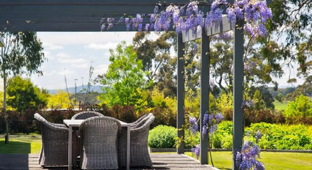 Paul Bangay The Farmhouse, Book Hotel Denver Victoria