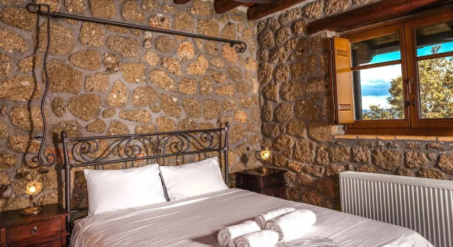 Люкс с балконом Pera Alonia Guest House