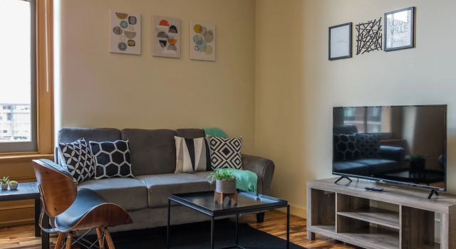 High-Rise Downtown Apts by Frontdesk