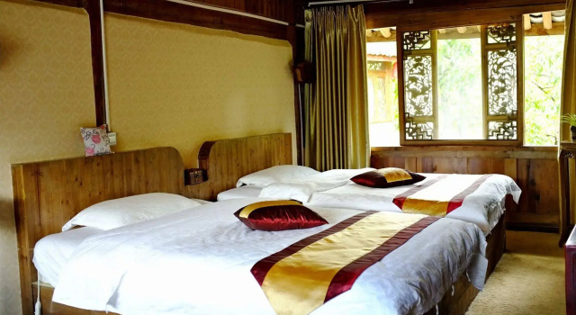 Baisha Holiday Resort Lijiang, Забронировать Курортный отель Baisha Юньнань