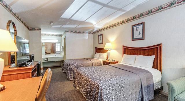 Четырёхместный номер Standard Northgate Inn by Townhouse Hattiesburg I-59