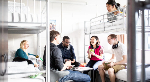 Кровать в общем номере YMCA Hostel