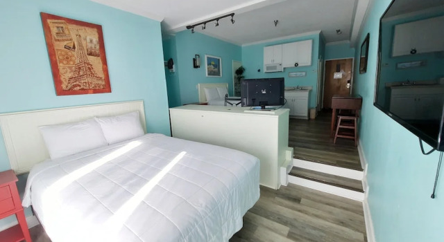 Четырёхместный номер Standard с балконом Palm Suites Trademark Collection by Wyndham