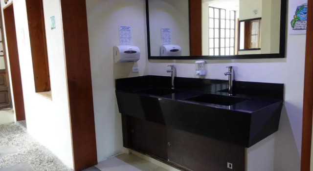 Кровать в общем номере The Cranky Croc Hostel
