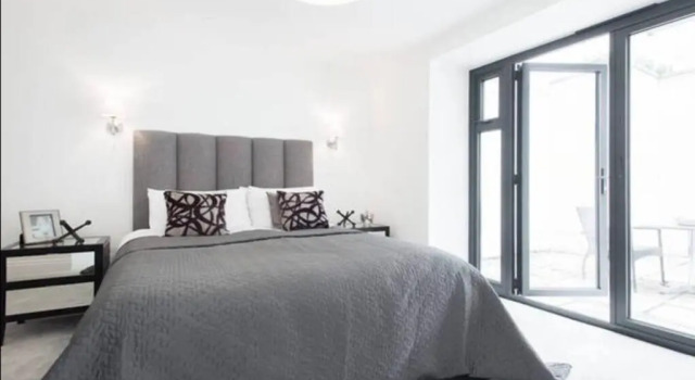 Boutique 3 Bed Duplex close to Kings Cross, Забронировать Бутик-отель Бутик-отели Лондона, рядом с Театр KoKo London, Бутик-отель