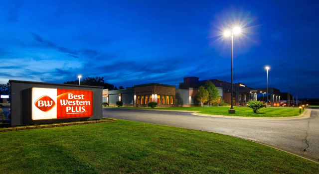 Best Western Plus Portage Hotel and Suites, Varaa Hotelli Portage Indiana
