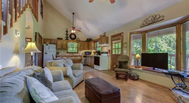 Between Here and There 2 Bedroom Home with Hot Tub