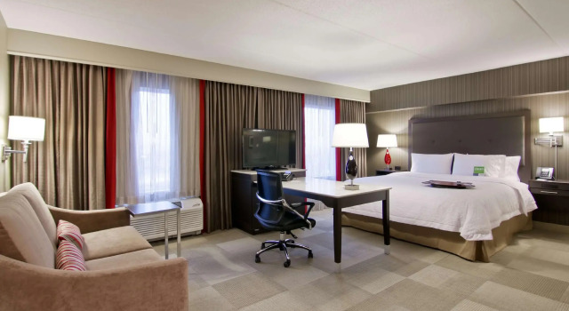 Двухместный люкс Hampton Inn & Suites by Hilton Toronto Markham