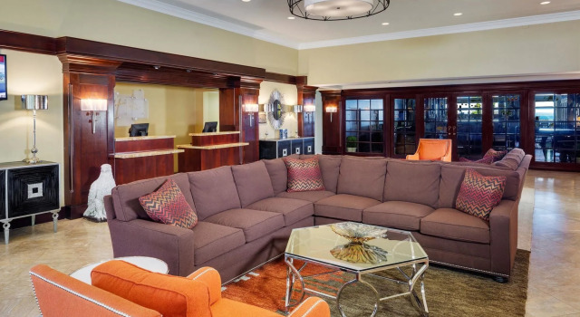 Holiday Inn Bar Harbor Regency Hotel by IHG, Забронировать Курортный отель Бар-Харбор Acadia National Park, рядом с Beatrix Farrand Gardens