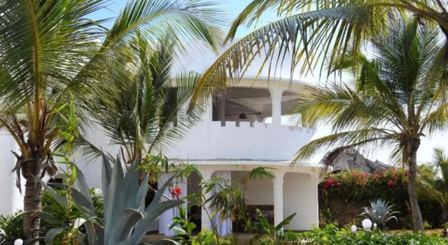 Villa Kenza, Book Hotel Hotels in Coast Region with Parking, Parking