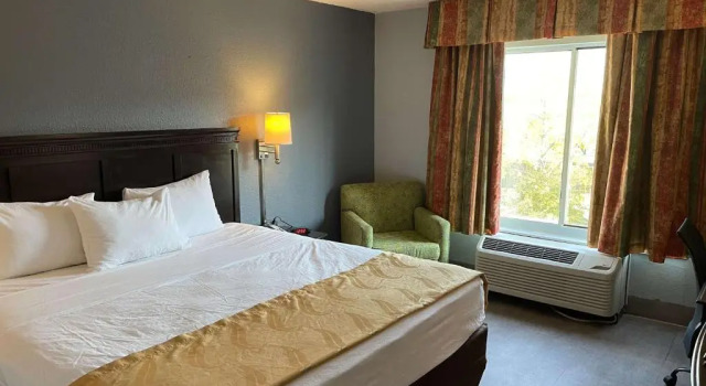 Люкс SureStay Plus Hotel by Best Western Durham Medical Center