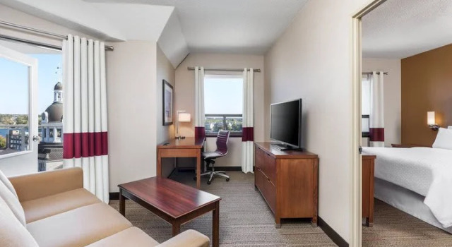 Полулюкс c 1 комнатой с балконом Kingston Marriott Hotel