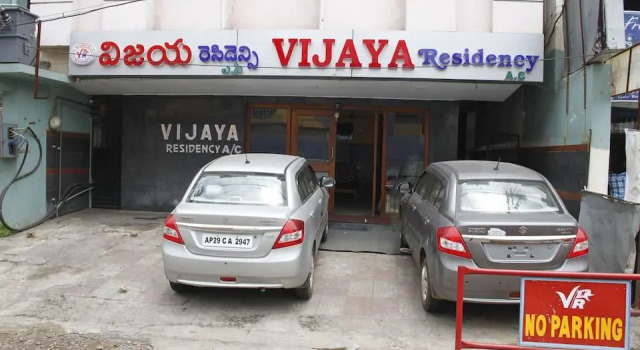 Vijaya Residency Hotel, Забронировать Отель Suryabagh Вишакхапатнам