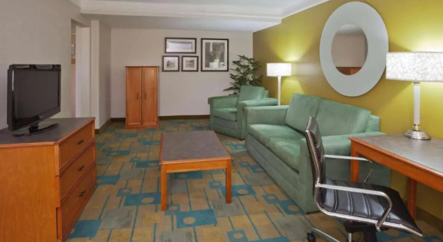 Люкс La Quinta by Wyndham Houston Stafford Sugarland