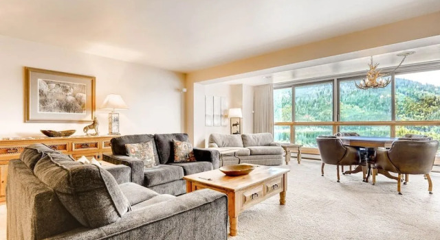 Spacious Penthouse 3br ~no Cleaning Fee~kids Ski Free! 3 Bedroom Condo by RedAwning, Забронировать Апартаменты/квартира Отели Roosevelt National Forest с парковкой, Парковка