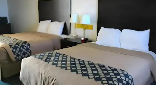 Standard Neljän hengen huone Rodeway Inn