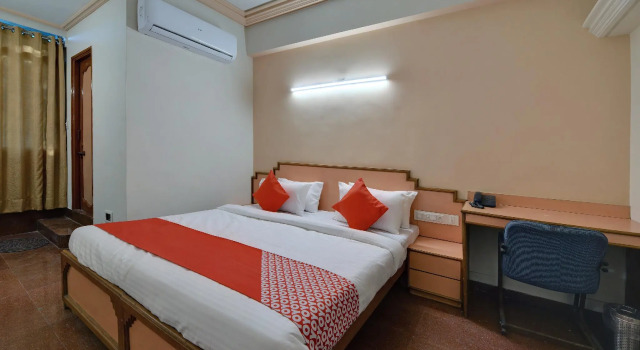 OYO 11984 Hotel Peace, Rezervovat Hotel Hotely v Gujarat s parkováním, Parkování