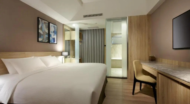 Двухместный номер Standard с балконом The HO Hotel