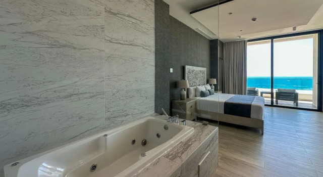 Апартаменты Waves Views Luxury 3BR Oceanfront Condo