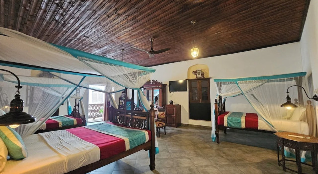 Трёхместный номер Deluxe Dhow Palace Hotel