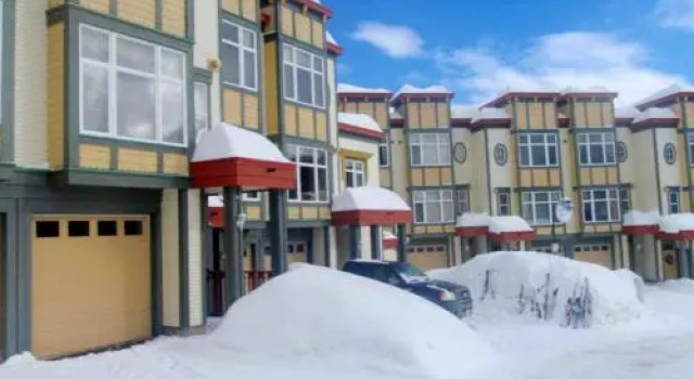 Snowed Inn, Book Hotel Hoteller i Cherryville med parkering, Parkering