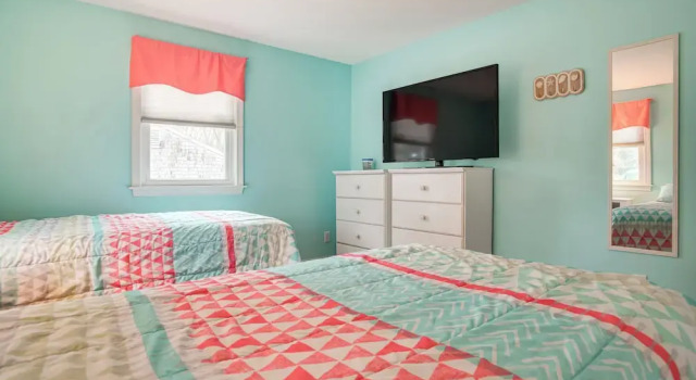 6 Mi to Falmouth Village! Home with 2 Living Areas, Réserver Hôtel Falmouth Cap Cod