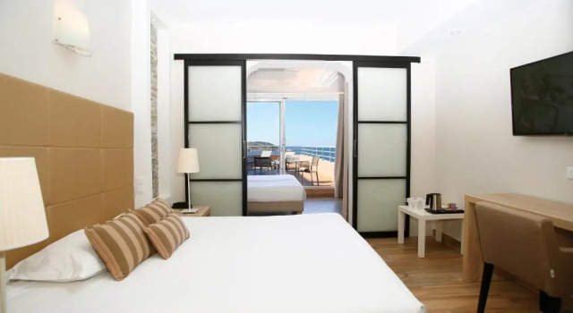 Четырёхместный номер Standard с балконом и с видом на море Le Saint Erasme, Hotel Eco Friendly