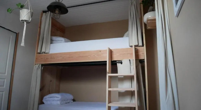 Кровать в общем номере Surf Hostel Quiberon