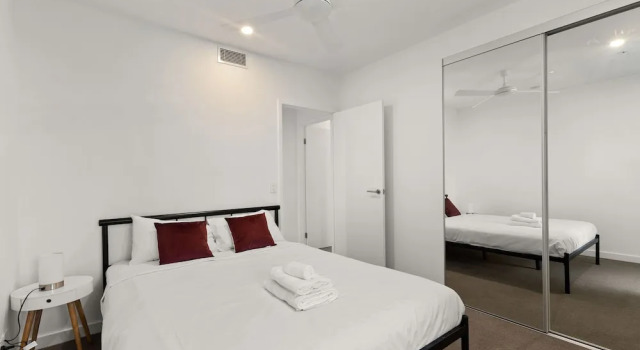 South Brisbane 2 Bedrooms Apartment with Free Parking by KozyGuru, Забронировать Апартаменты/квартира Брисбен-Юг Брисбен, рядом с Паромный терминал South Bank