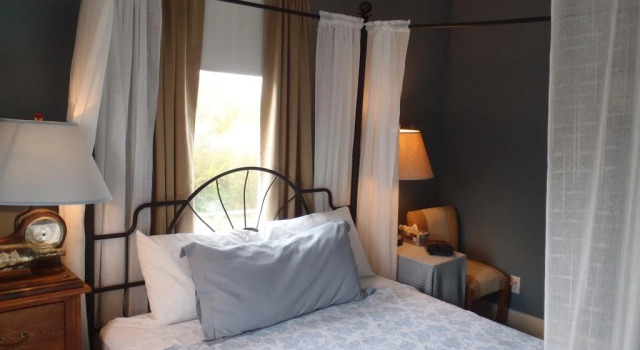 Haselwood Inn Bed & Breakfast, Rezervovat Hotel Camrose Central Alberta