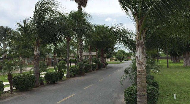 Rooms at The Pecan, Забронировать Мини-отель Браунсвилл Rio Grande Valley, рядом с Valley Regional Medical Center