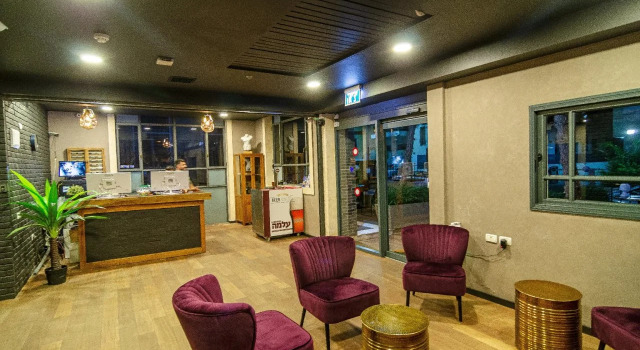 Olive Beer Garden Hotel, Забронировать Отель Тель-Авив Тель-Авивский округ, рядом с Independence Hall Museum