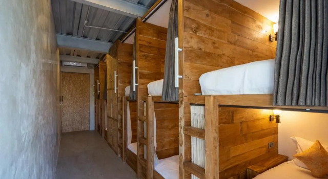 Кровать в общем номере Good Cheer Hostel