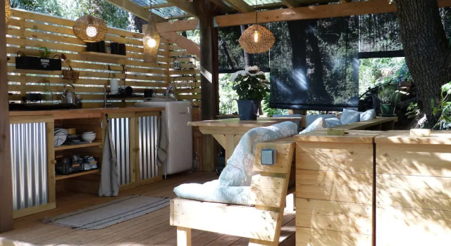 Коттедж с балконом Orion Treehouses