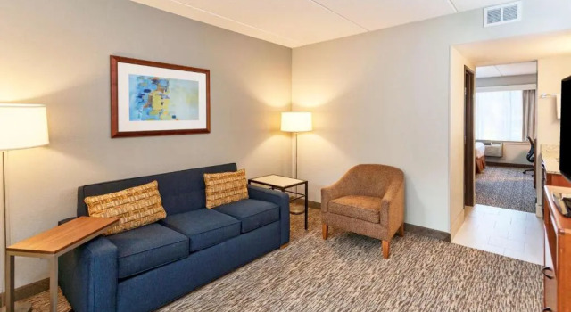 Люкс с балконом Best Western Bridgeview Hotel