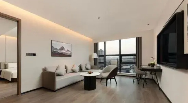 Люкс Zhengzhou Economic Development Zone Futadong Subway Station Atour Hotel