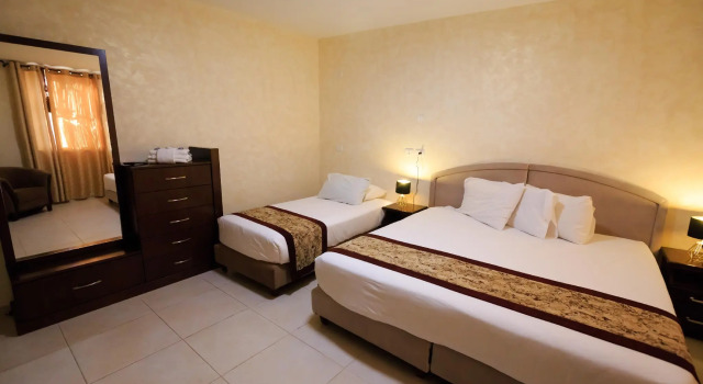 Standard Dreier Zimmer Hashimi Hotel