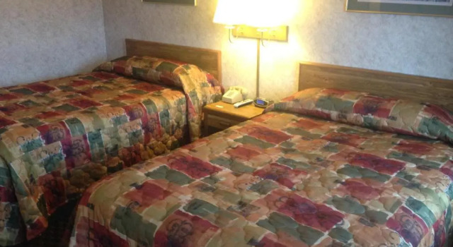 Четырёхместный номер Standard Richmond Inn and Suites