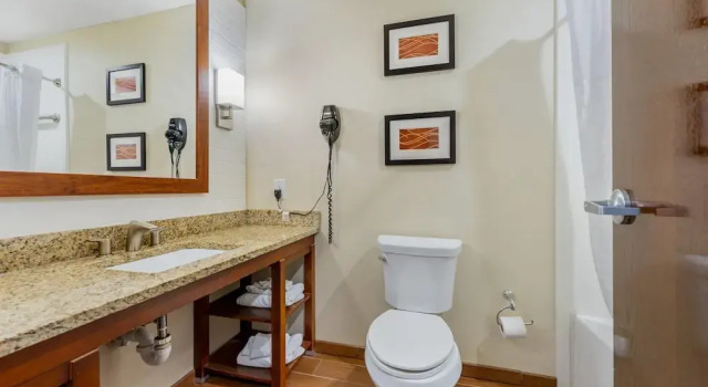 Четырёхместный номер Superior Comfort Inn & Suites Triadelphia - Wheeling