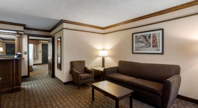 Четырёхместный люкс Best Western Inn of the Ozarks