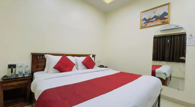 Люкс Hotel Jyotirlinga- One Way Drop to Mahakal Temple