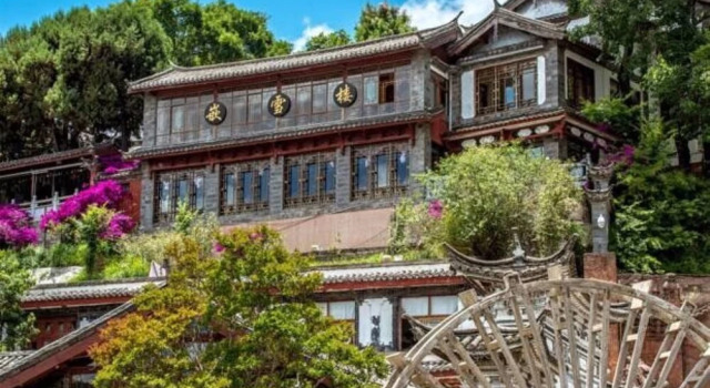 Lijiang Qianxuelou Hotel, Забронировать Отель Лицзян Юньнань, рядом с Улица Сквер-стрит Древнего города Даянь