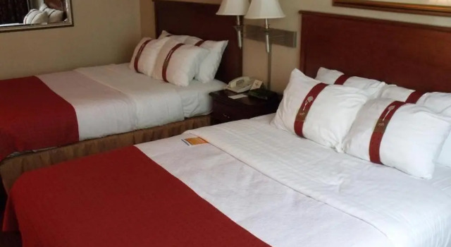 Четырёхместный номер Standard Days Inn by Wyndham Warren