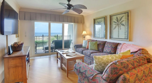 Land's End 304 Building 7 Beachfront / Lovely Updates, Забронировать Апартаменты/квартира Отели Сент-Пит-Бич с бассейном, рядом с Splash Island Water Park, Бассейн