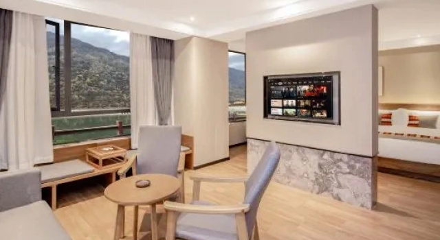 Семейный люкс с красивым видом из окна Langjimizang Hotel