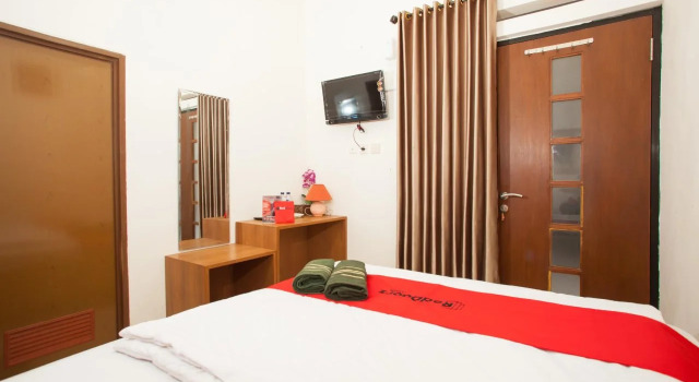 RedDoorz Syariah near Singha Merjosari Park