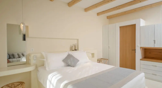 Полулюкс с балконом и с частичным видом на море Antony Suites